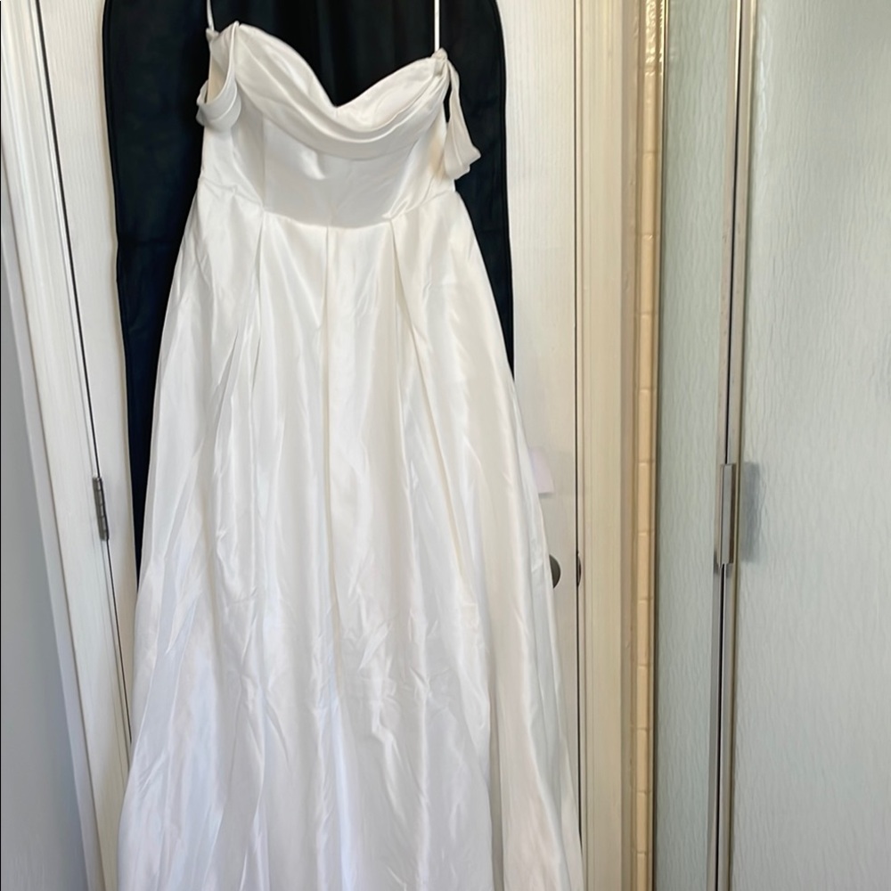 Lulu's White off the shoulder  Wedding dress with pockets